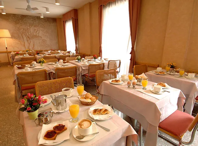Hotell Mennini 3*