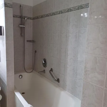 Mennini Hotell 3*