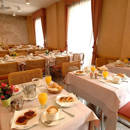 酒店 曼尼尼酒店 3*